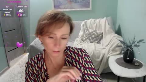 Snapshot of veronicagilbert chatting on 10-14-25, 05:52 Helen online show from 10-14-25, 05:52