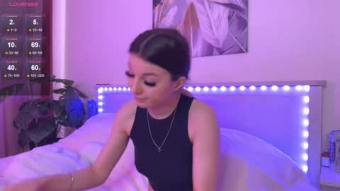 Snapshot of veronicaleal_ chatting on 10-12-25, 10:03 Vivi online show from 10-12-25, 10:03