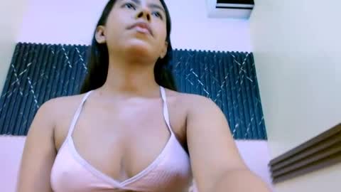 Snapshot of veronicarobles chatting on 06-02-26, 06:32 Veronica Robles online show from 06-02-26, 06:32