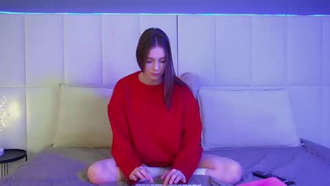 Veronica online show from 11-25-25, 06:24