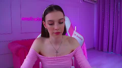 Snapshot of veronicavance chatting on 06-22-26, 07:16 Veronica online show from 06-22-26, 07:16