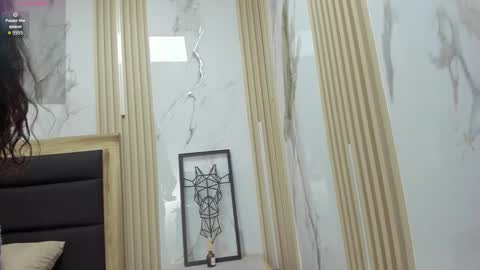 Veronica online show from 10-25-25, 01:18