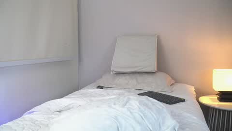 Snapshot of veroniqe_lounge chatting on 01-09-25, 01:29 V A L help me reach 100likes online show from 01-09-25, 01:29