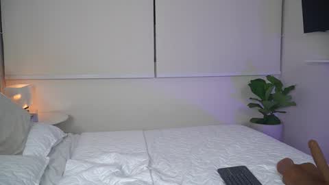 Snapshot of veroniqe_lounge chatting on 01-24-25, 03:00 V A L help me reach 100likes online show from 01-24-25, 03:00