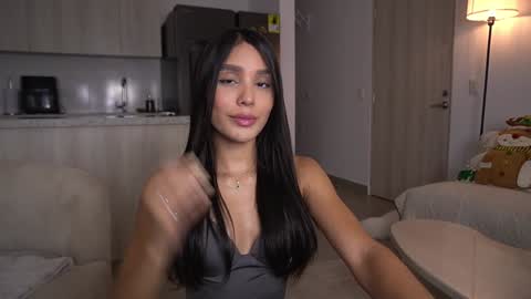 Snapshot of veroniqe_lounge chatting on 11-03-25, 11:04 V A L help me reach 100likes online show from 11-03-25, 11:04