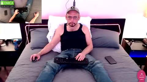 Snapshot of verspig7 chatting on 03-04-25, 12:39 VersPig7 online show from 03-04-25, 12:39