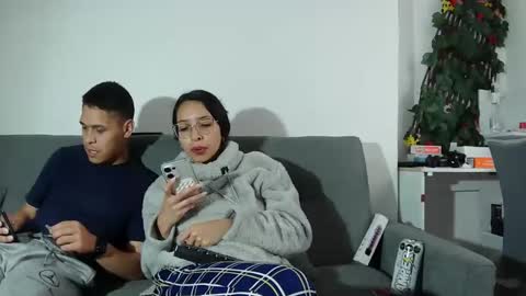 Snapshot of very_hard2 chatting on 10-31-25, 04:30 very_hard2 online show from 10-31-25, 04:30