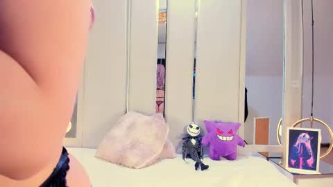 Vesper Velvet  online show from 09-20-25, 08:54