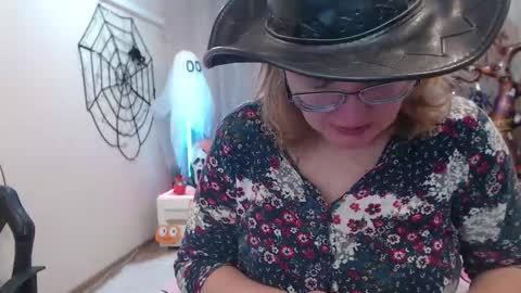 Snapshot of vestawoody chatting on 11-02-25, 07:22 vestawoody online show from 11-02-25, 07:22