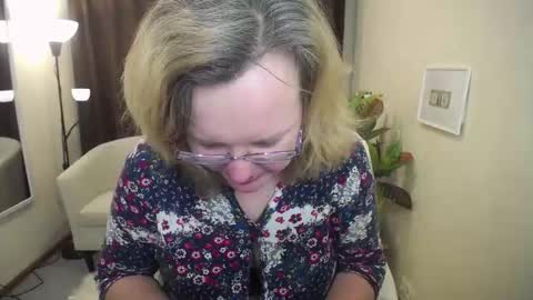 Snapshot of vestawoody chatting on 11-10-25, 07:29 vestawoody online show from 11-10-25, 07:29