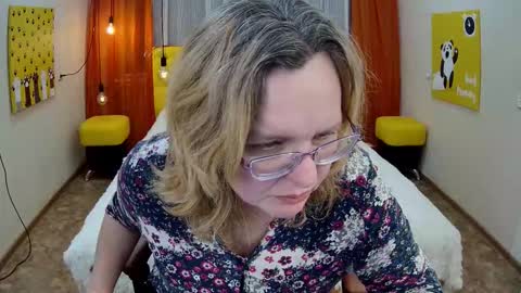 Snapshot of vestawoody chatting on 11-20-25, 01:00 vestawoody online show from 11-20-25, 01:00