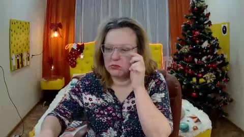 Snapshot of vestawoody chatting on 12-15-25, 07:34 vestawoody online show from 12-15-25, 07:34