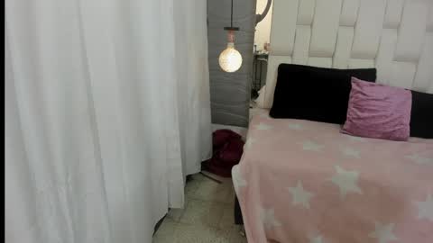 Snapshot of veyra_sereny chatting on 05-18-26, 04:46 Vanesaa online show from 05-18-26, 04:46