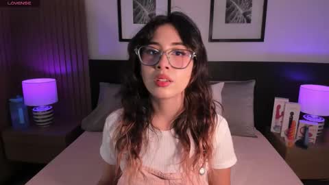 Snapshot of vi_anaya chatting on 10-14-25, 11:22 Anaya online show from 10-14-25, 11:22