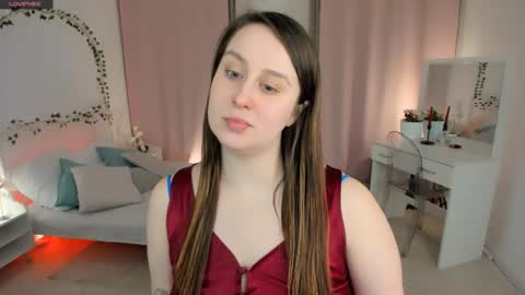 Snapshot of via_lattea_ chatting on 02-10-25, 05:52 Camilla online show from 02-10-25, 05:52
