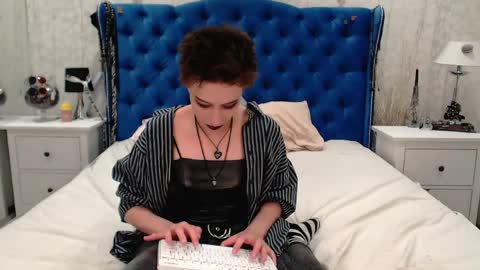 Via online show from 04-04-26, 02:36