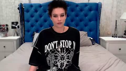 Snapshot of via_mayer chatting on 06-24-26, 12:37 Via online show from 06-24-26, 12:37