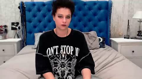 Snapshot of via_mayer chatting on 06-25-26, 04:11 Via online show from 06-25-26, 04:11