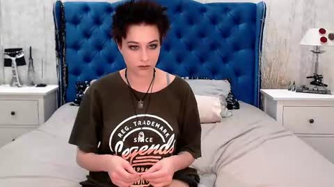 Snapshot of via_mayer chatting on 07-13-26, 08:39 Via online show from 07-13-26, 08:39