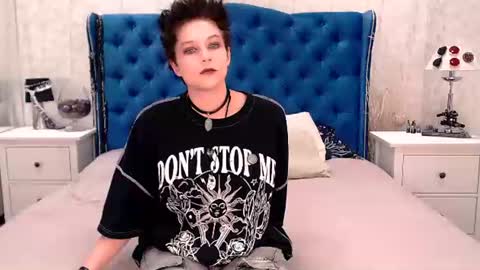 Snapshot of via_mayer chatting on 07-20-26, 11:51 Via online show from 07-20-26, 11:51