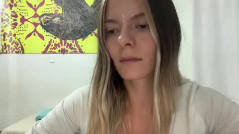 Snapshot of viajemos chatting on 05-07-26, 01:44 papichulo y mamichula online show from 05-07-26, 01:44