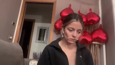 Snapshot of viajemos chatting on 05-18-26, 07:41 papichulo y mamichula online show from 05-18-26, 07:41