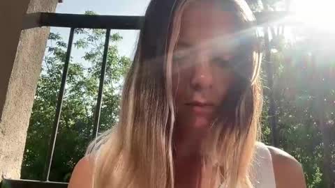 Snapshot of viajemos chatting on 05-25-26, 03:29 papichulo y mamichula online show from 05-25-26, 03:29