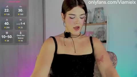 Snapshot of viamiel chatting on 07-20-26, 02:37 Viamel online show from 07-20-26, 02:37