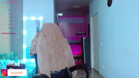 Ariana  online show from 10-28-25, 08:55