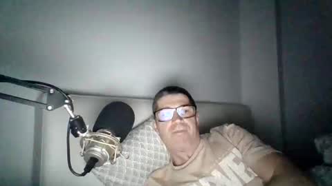 Snapshot of vibratorul89 chatting on 11-17-25, 09:20 vibratorul89 online show from 11-17-25, 09:20