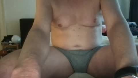 Snapshot of vic42hard chatting on 12-19-24, 02:57 vic42hard online show from 12-19-24, 02:57