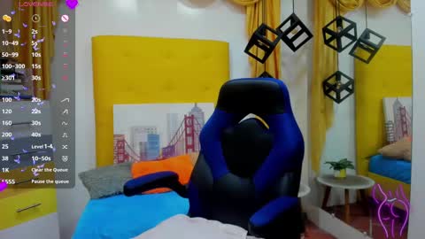 Snapshot of vic_nahomy chatting on 02-13-25, 12:43 nahomy online show from 02-13-25, 12:43