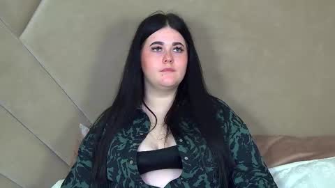 Snapshot of vickibrooks chatting on 02-04-25, 05:34 VickiBrooks online show from 02-04-25, 05:34