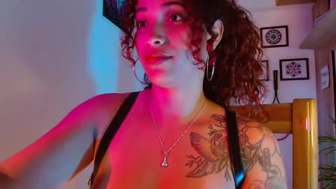 Snapshot of vicky_crazy chatting on 01-06-25, 10:26 Vicky online show from 01-06-25, 10:26