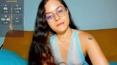 Snapshot of vicky_cristinax chatting on 04-04-26, 10:29 Vicky online show from 04-04-26, 10:29