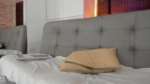 Snapshot of vicky_kittyy chatting on 10-31-25, 01:45 Amy online show from 10-31-25, 01:45