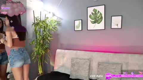 Snapshot of vicky_kittyy chatting on 12-13-25, 07:53 Amy online show from 12-13-25, 07:53