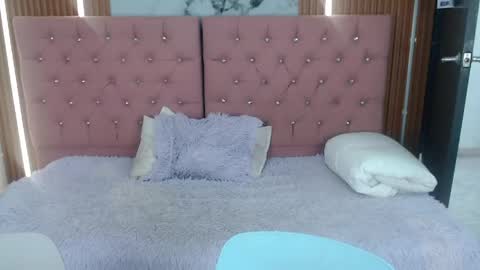 Snapshot of vicky_wel chatting on 05-20-26, 06:47 Victoria y Danniela online show from 05-20-26, 06:47