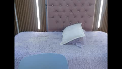 Snapshot of vicky_wel chatting on 06-02-26, 06:54 Victoria y Danniela online show from 06-02-26, 06:54