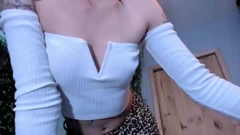 Victoria   online show from 06-22-26, 12:24