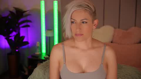 Snapshot of vickysecret96 chatting on 03-20-26, 06:02 vickysecret96 online show from 03-20-26, 06:02