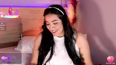 Snapshot of vicserna chatting on 09-10-25, 11:38 Victoria Serna online show from 09-10-25, 11:38