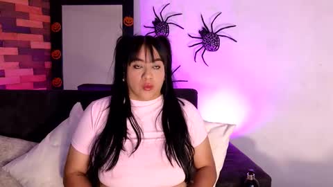 Snapshot of vicserna chatting on 10-05-25, 02:15 Victoria Serna online show from 10-05-25, 02:15