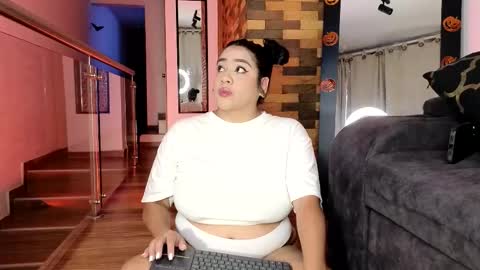 Snapshot of vicserna chatting on 10-07-25, 02:53 Victoria Serna online show from 10-07-25, 02:53