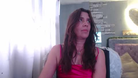 Snapshot of victoria25_meester chatting on 12-22-24, 08:03 Hi guys Im victoria Be the one who can control me in PVT online show from 12-22-24, 08:03