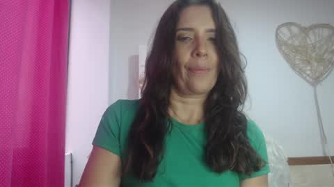 Snapshot of victoria25_meester chatting on 01-12-25, 04:40 Hi guys Im victoria Be the one who can control me in PVT online show from 01-12-25, 04:40