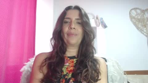 Snapshot of victoria25_meester chatting on 01-17-25, 03:43 Hi guys Im victoria Be the one who can control me in PVT online show from 01-17-25, 03:43