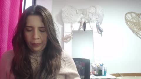 Snapshot of victoria25_meester chatting on 01-21-25, 08:11 Hi guys Im victoria Be the one who can control me in PVT online show from 01-21-25, 08:11