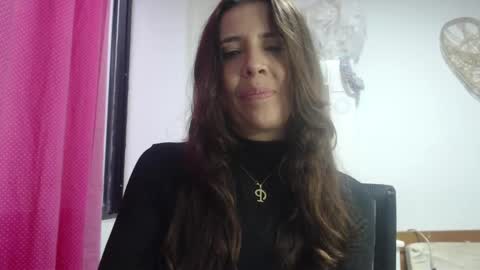 Snapshot of victoria25_meester chatting on 01-23-25, 10:01 Hi guys Im victoria Be the one who can control me in PVT online show from 01-23-25, 10:01