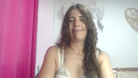 Snapshot of victoria25_meester chatting on 02-08-25, 09:46 Hi guys Im victoria Be the one who can control me in PVT online show from 02-08-25, 09:46